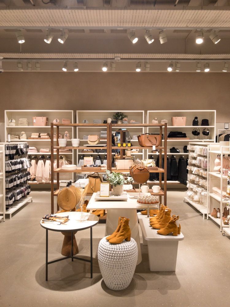 tong-the-cong-trinh-thi-cong-noi-that-cho-showroom