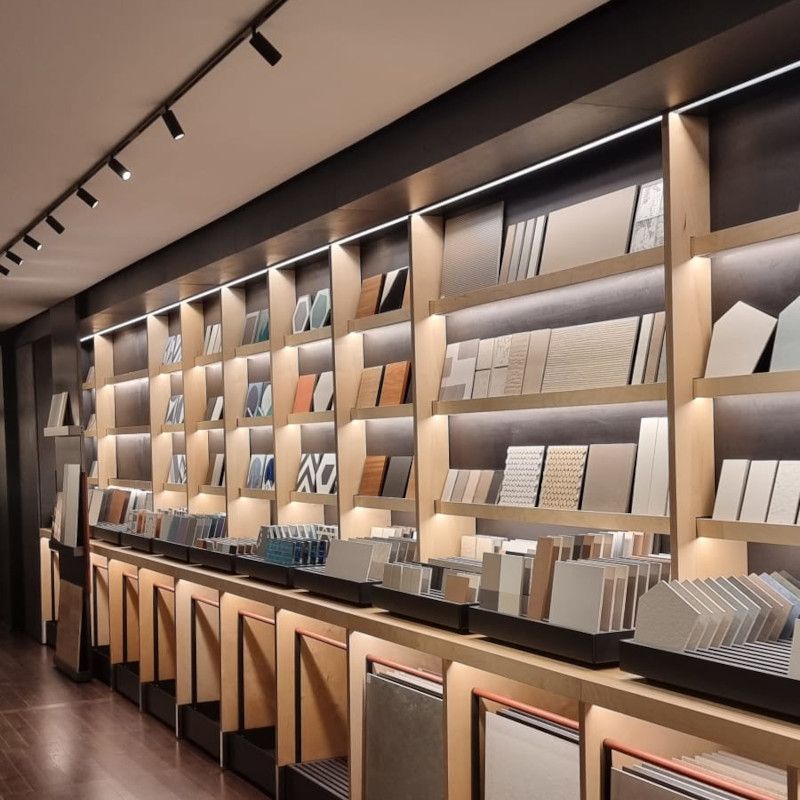 tu-ke-go-thi-cong-noi-that-cho-showroom